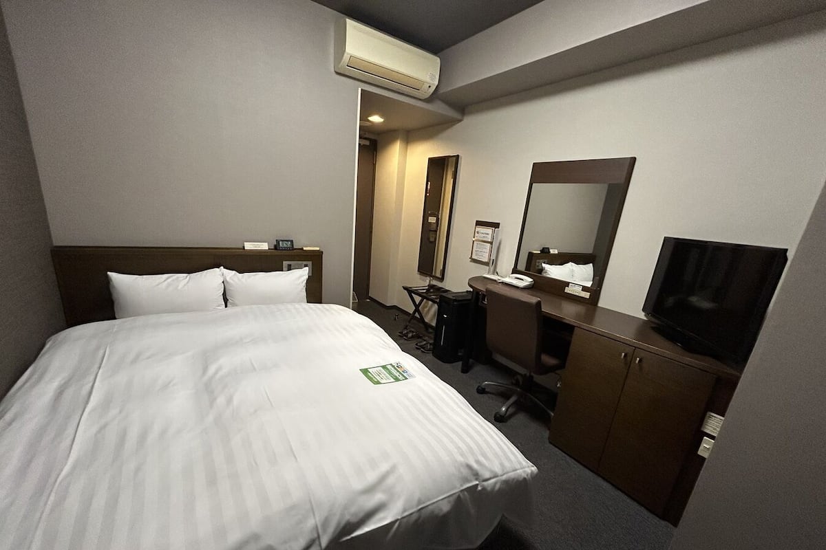 Escrivaninha, Wi-Fi de cortesia, roupa de cama