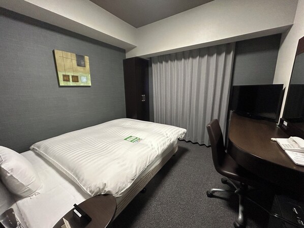 書桌、免費 Wi-Fi、床單