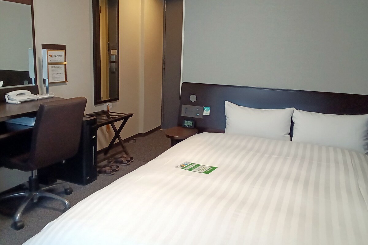 Comfort semidouble smoking room | Desk, free WiFi, bed sheets