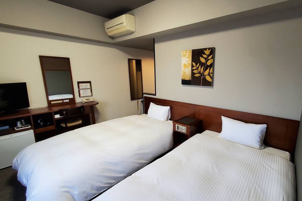 WiFi (free), bed sheets