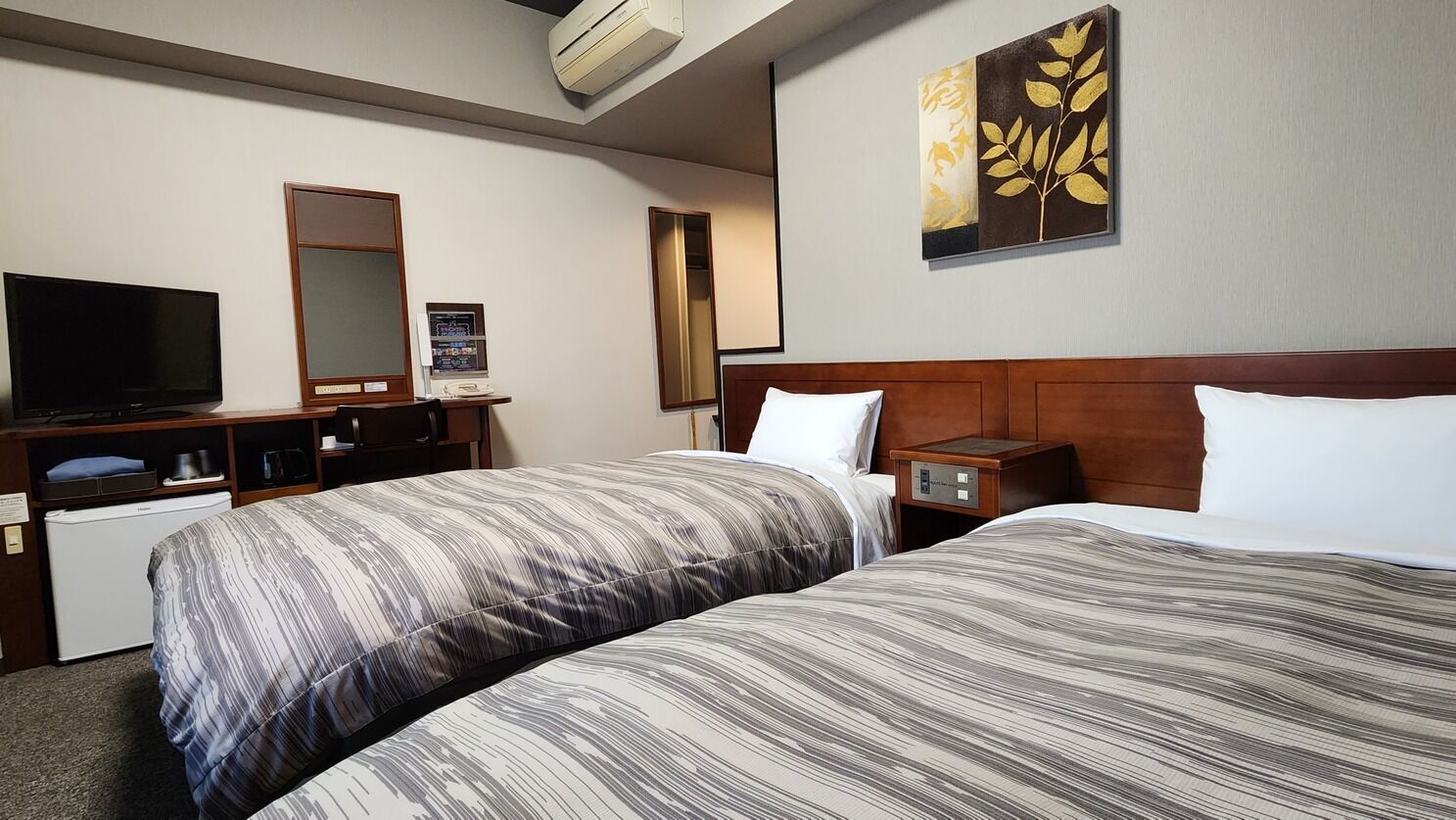 Free WiFi, bed sheets