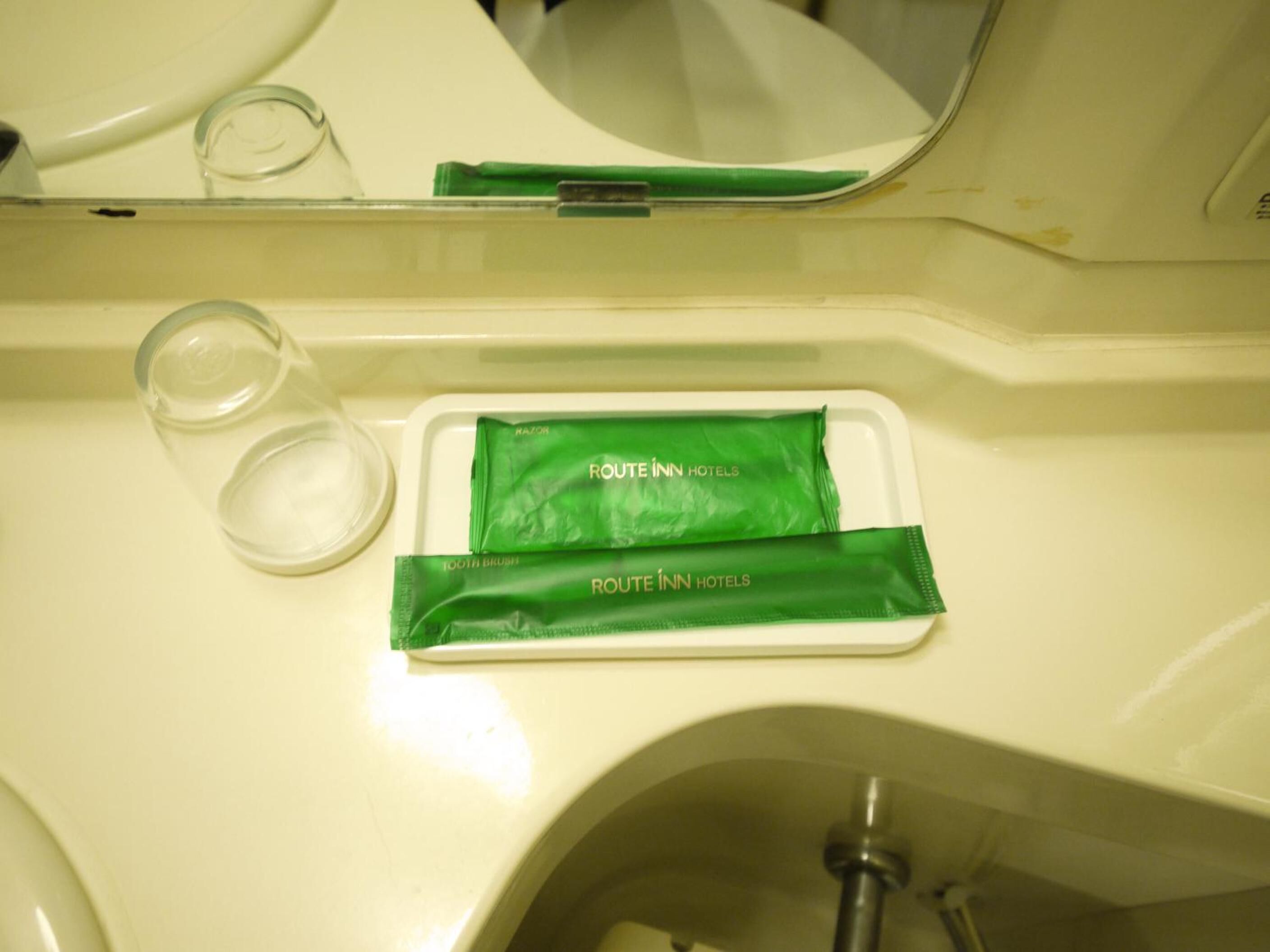 combined shower/bathtub, free toiletries, hair dryer, slippers