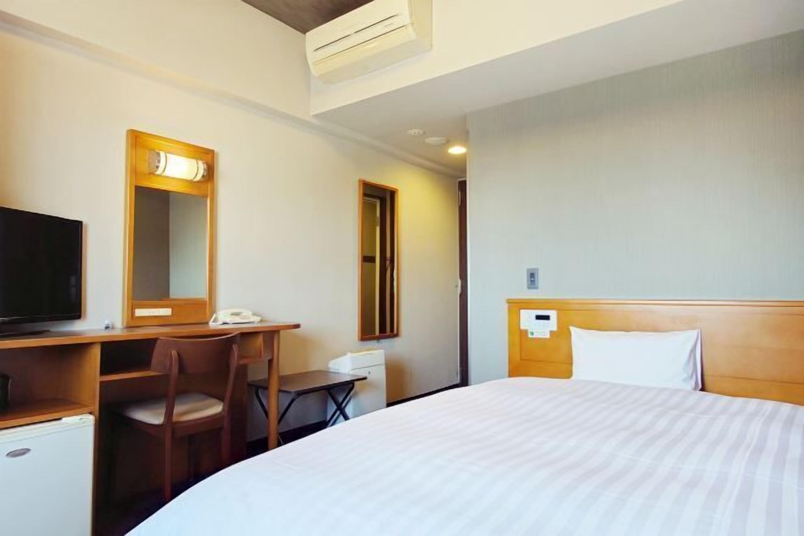 Desk, free WiFi, bed sheets