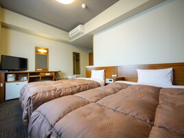 Escritorio, wifi gratis y ropa de cama 