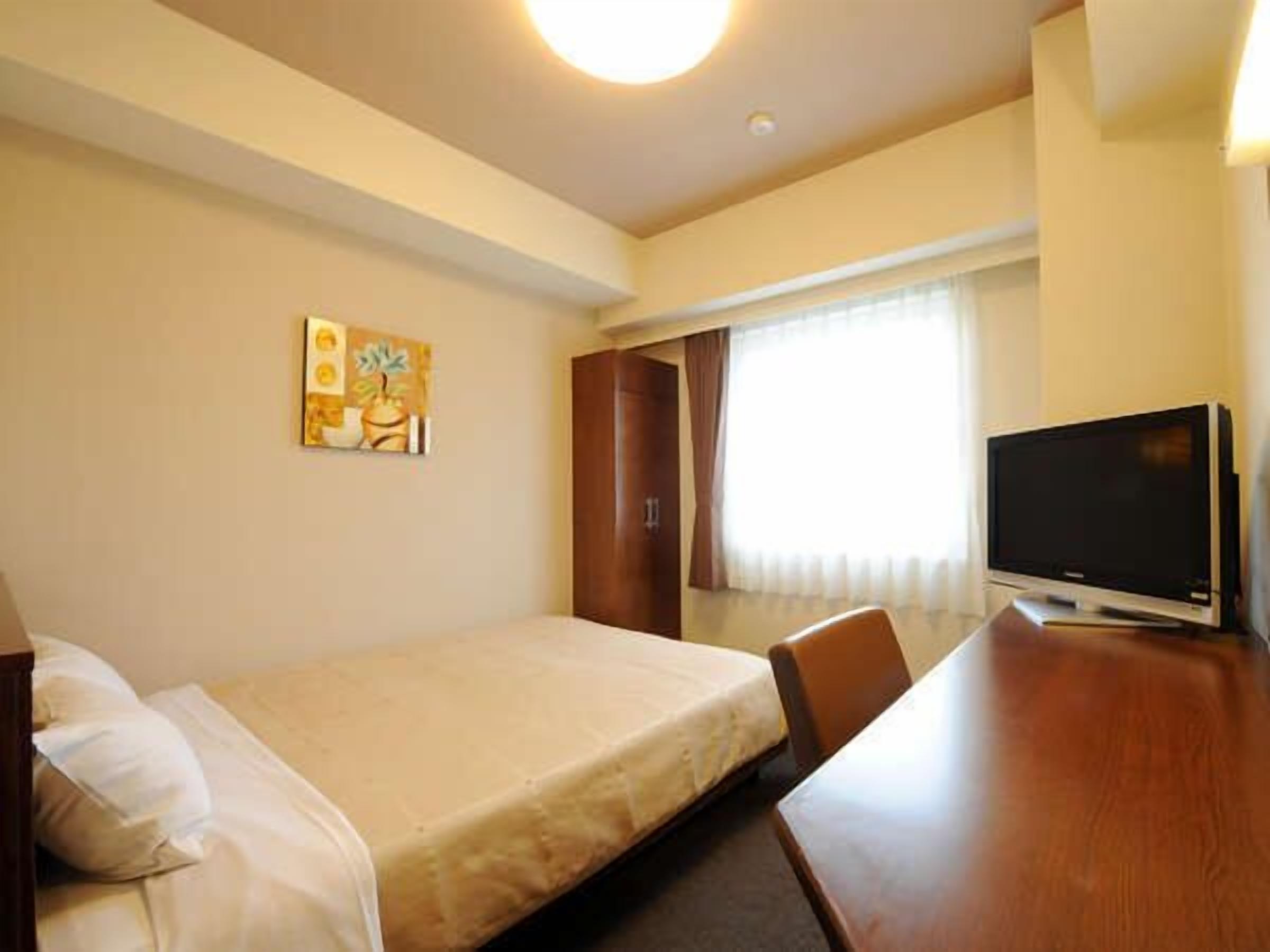 Työpöytä, ilmainen Wi-Fi, vuodevaatteet