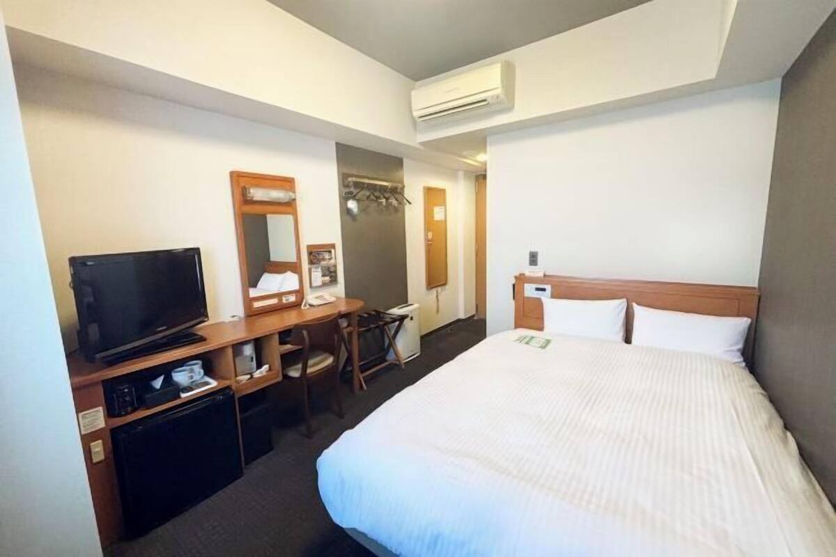 1 bedroom, desk, free WiFi, bed sheets