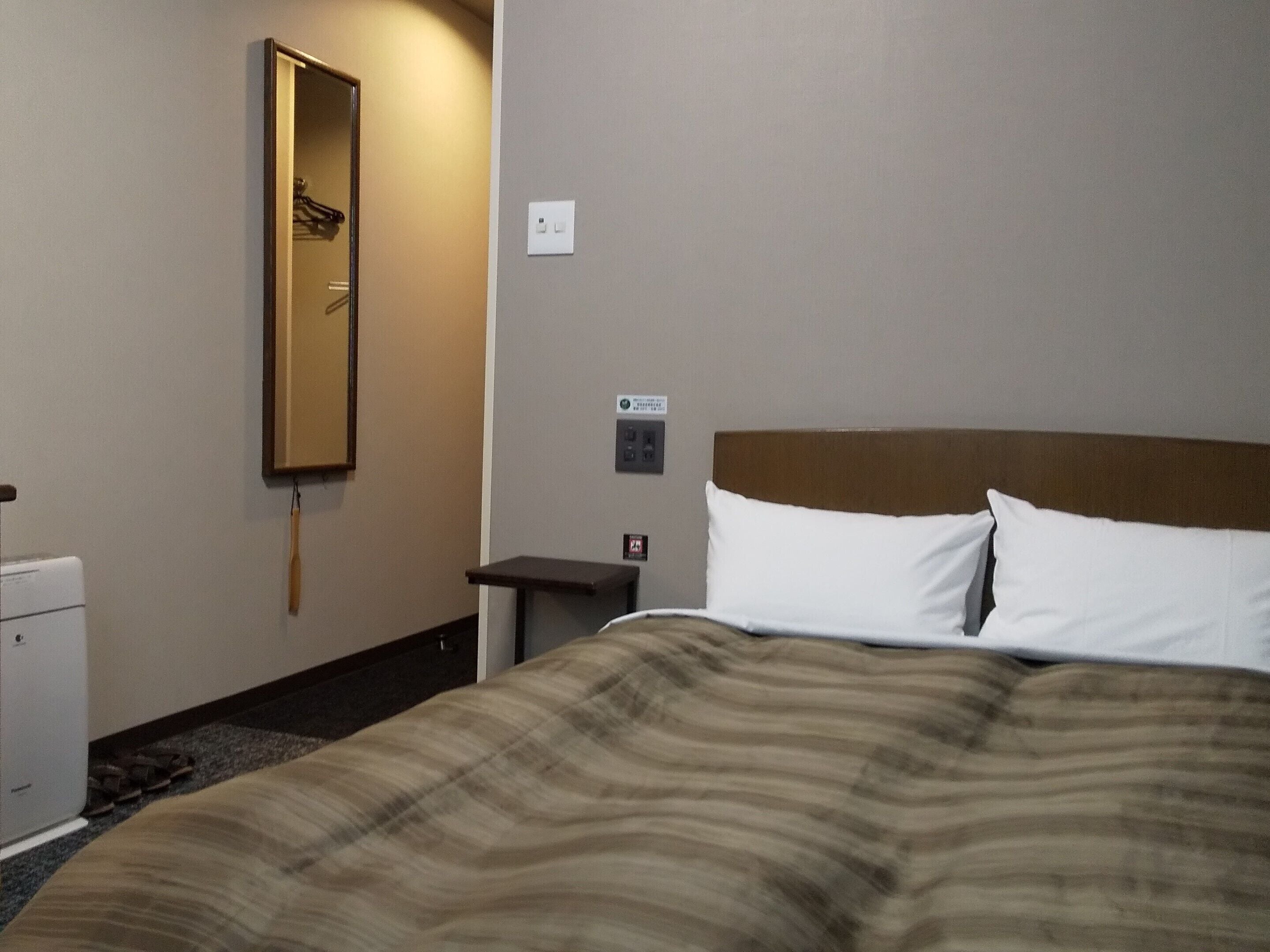 Desk, free WiFi, bed sheets