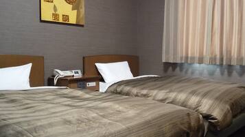 Escriptori, wifi gratuïta i roba de llit