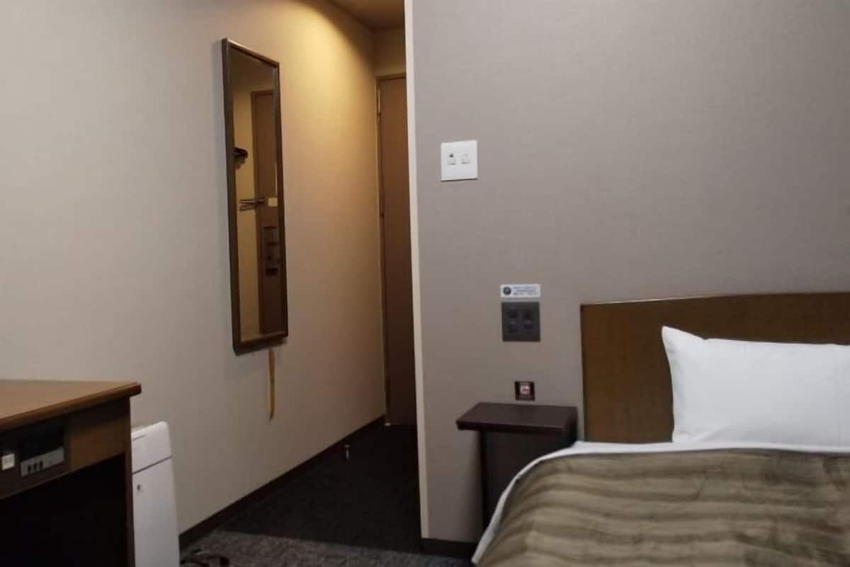 Bàn, truy cập Internet không dây miễn phí, bộ trải giường