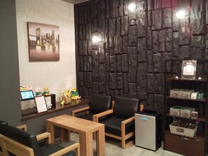 Coin salon dans le hall