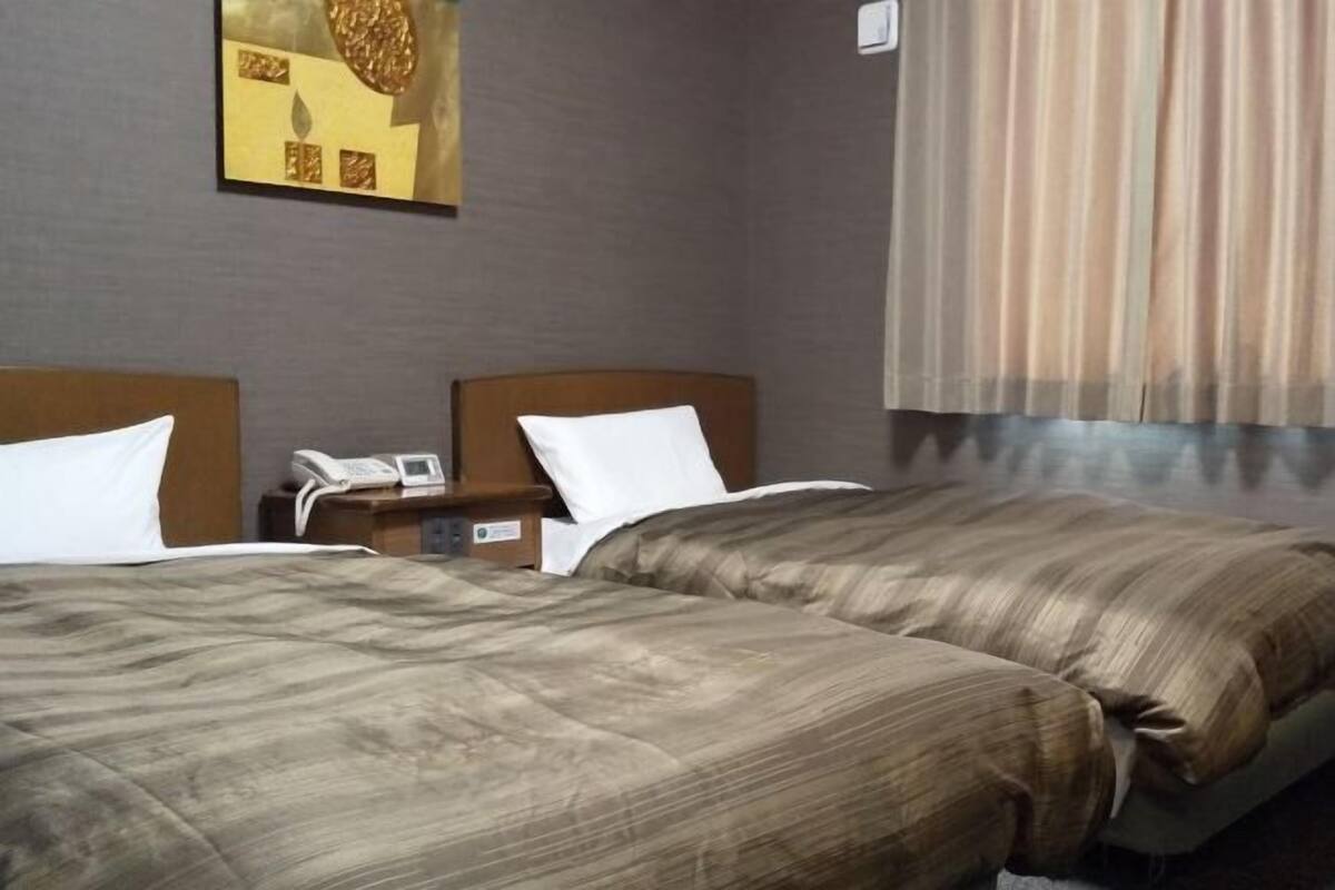 Bàn, truy cập Internet không dây miễn phí, bộ trải giường