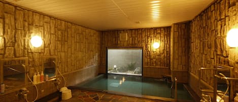 室內 SPA 浴池