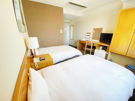 Free WiFi, bed sheets. Hotel Route-Inn Yokkaichi