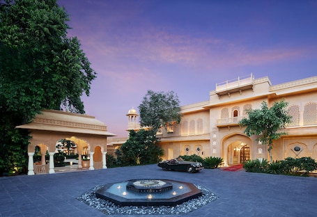 Property entrance. Sawai Man Mahal, Jaipur