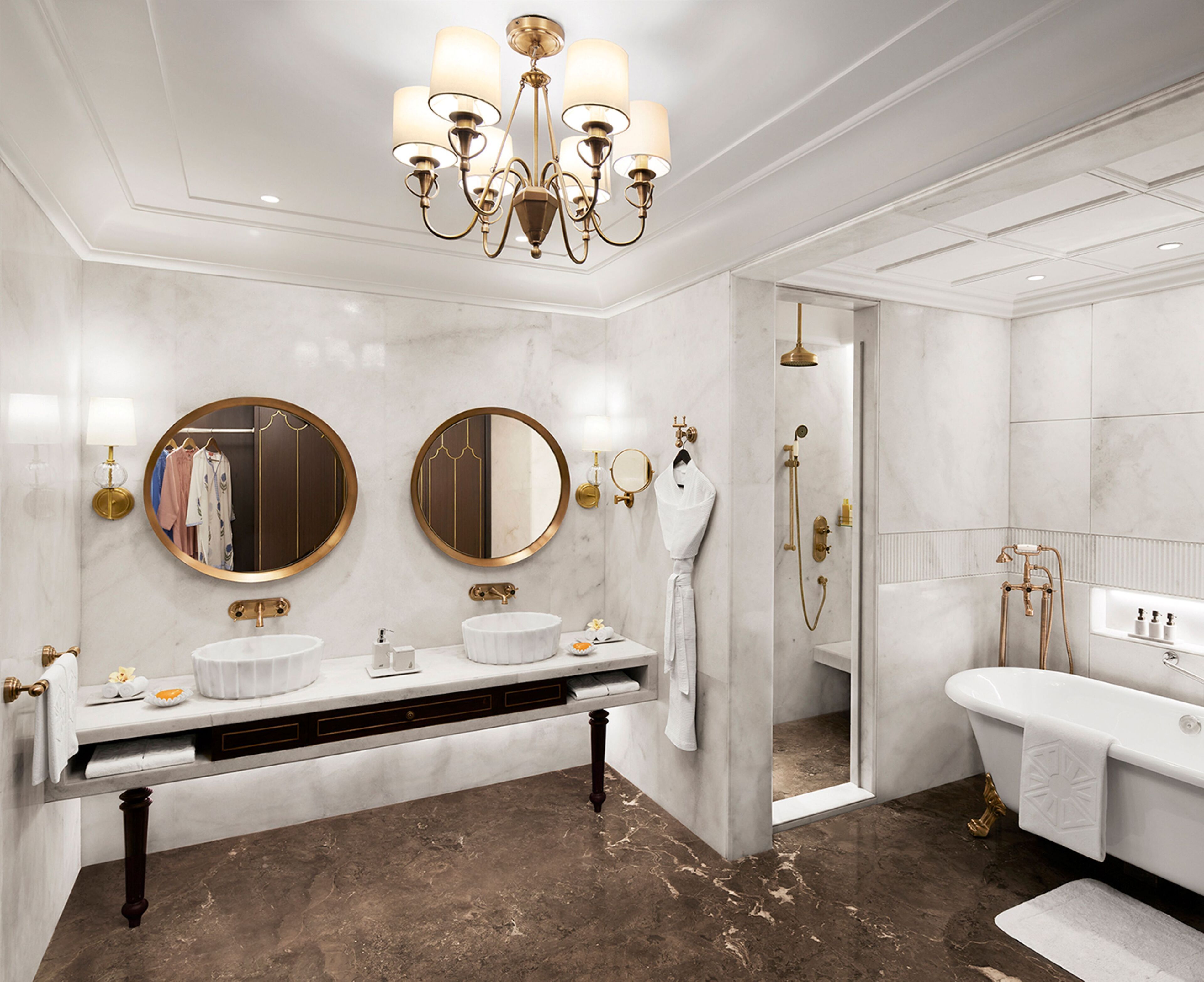 shower, rainfall showerhead, free toiletries, hair dryer