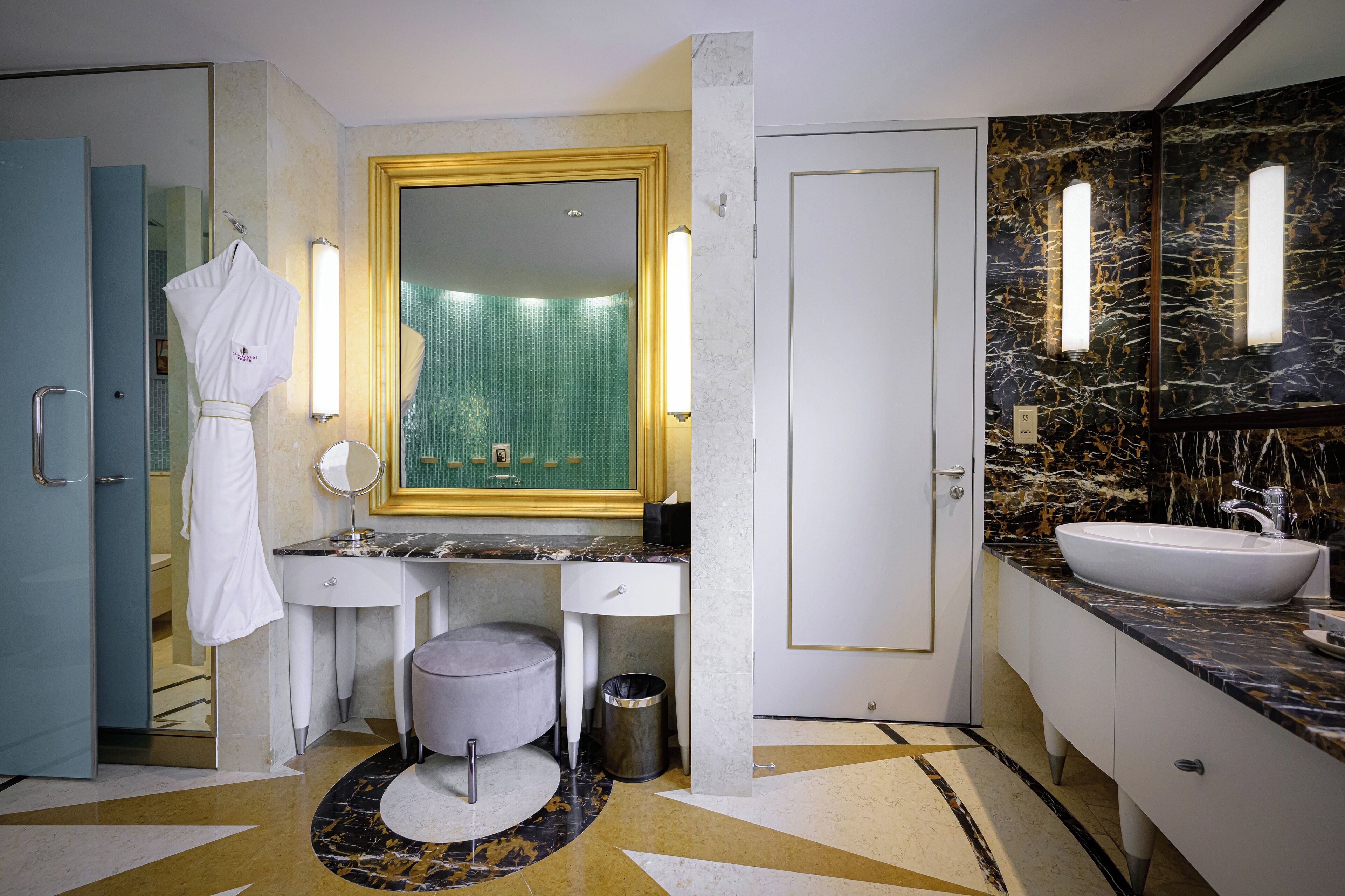 Photo - Resorts World Sentosa - Crockfords Tower