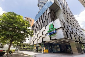 Exterior - Holiday Inn Express Bangkok Siam by IHG (Bangkok)