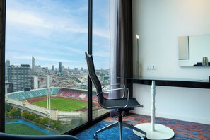 خزنة داخل الغرفة وبديكورات فريدة لكل غرفة وطراز فريد لكل وحدة ومكتب