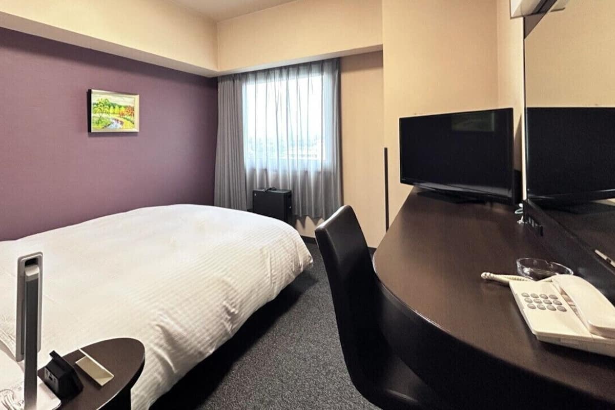 Desk, iron/ironing board (on request), WiFi (free), bed sheets