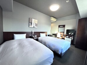 Desk, iron/ironing board, free WiFi, bed sheets - Hotel Route-Inn Moriokaminami Inter (Morioka)