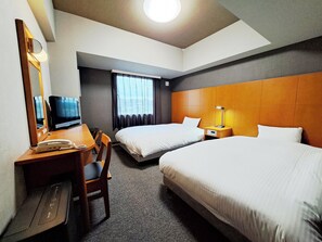 書桌、免費 Wi-Fi、床單