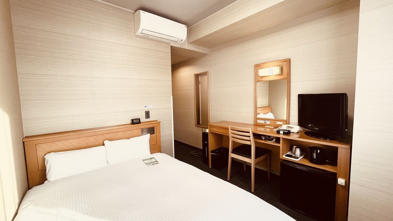 Desk, free WiFi, bed sheets