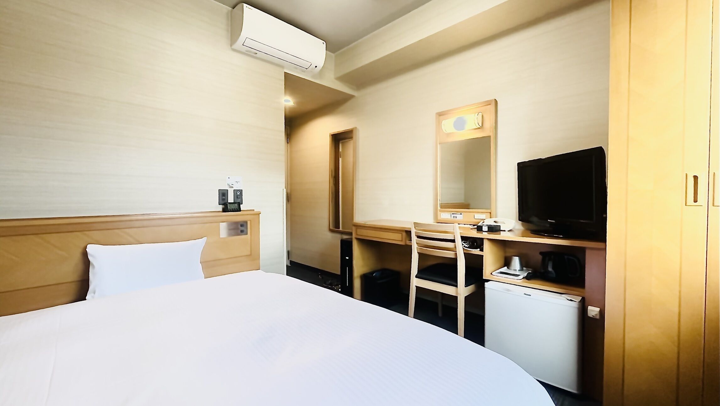 Desk, free WiFi, bed sheets