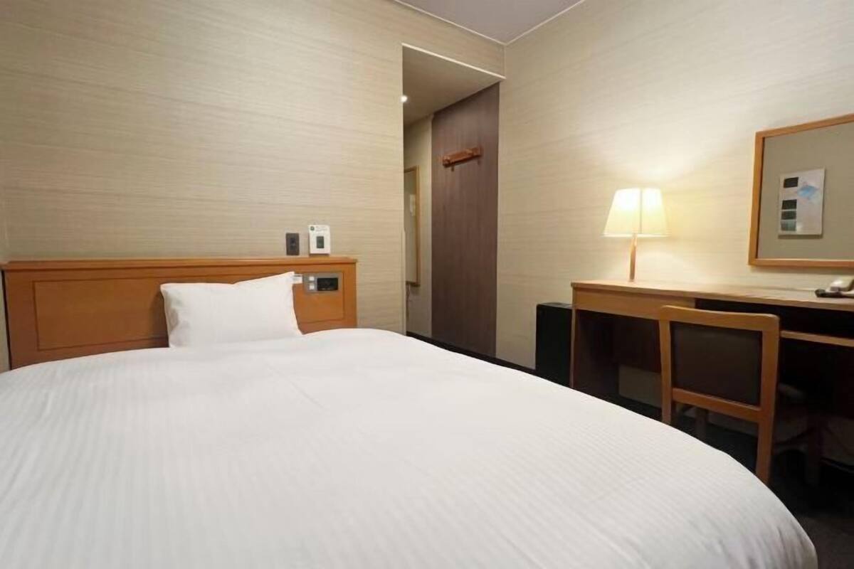 1 bedroom, desk, free WiFi, bed sheets
