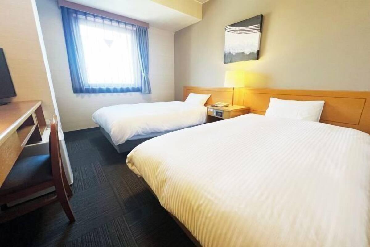 Desk, free WiFi, bed sheets