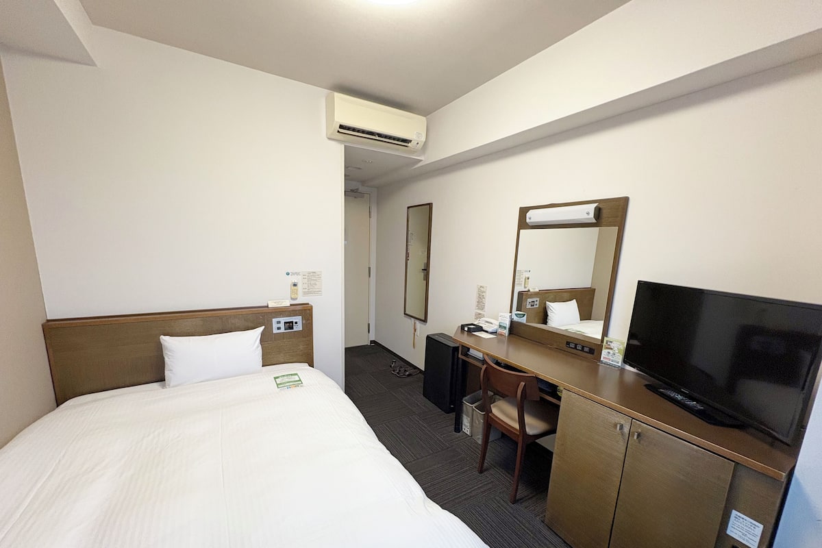 Single Room, Smoking Heated Tobacco Only