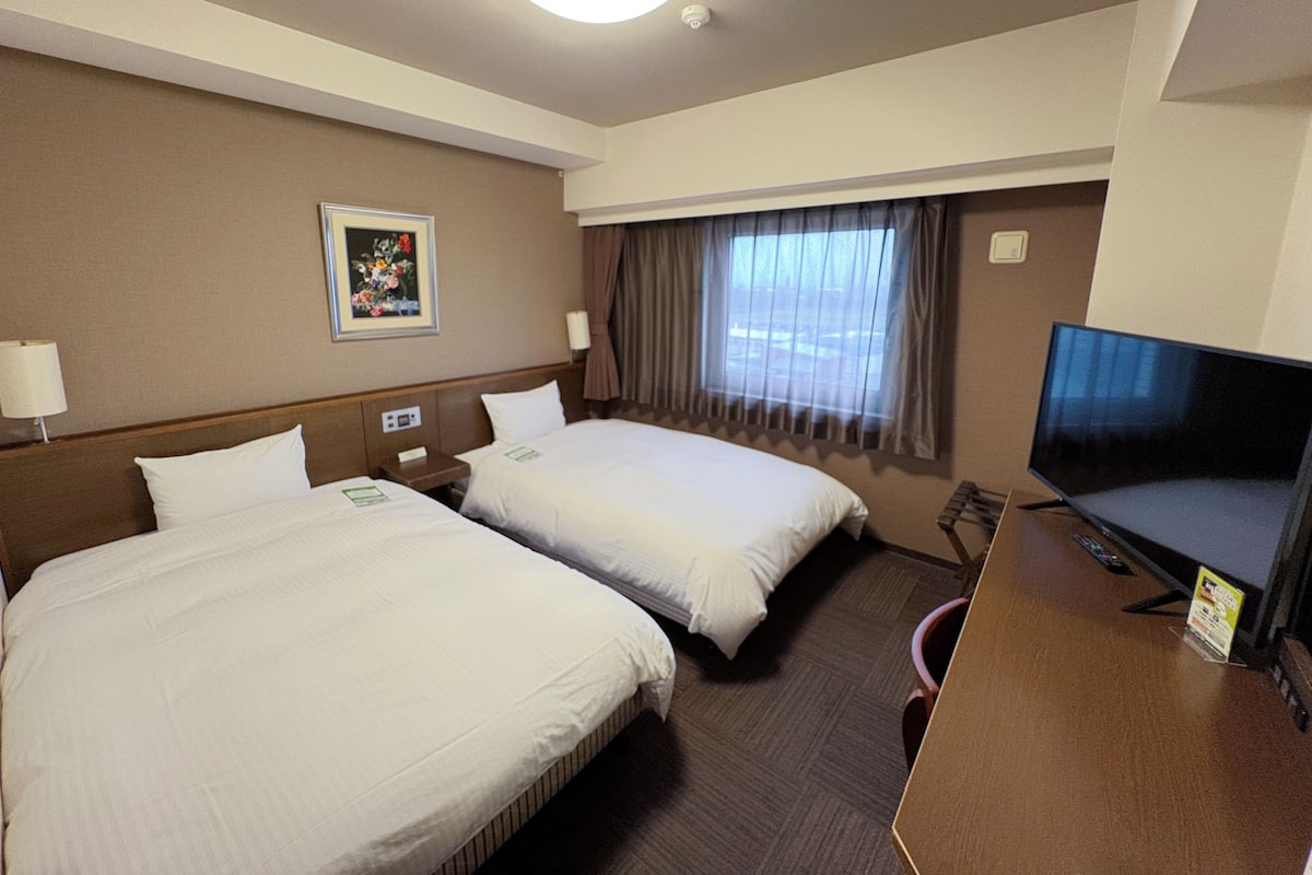 Twin Room, Smoking Heated Tobacco Only