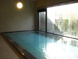 Bañera de hidromasaje interior