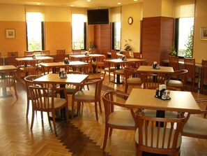 Phục vụ bữa tối 