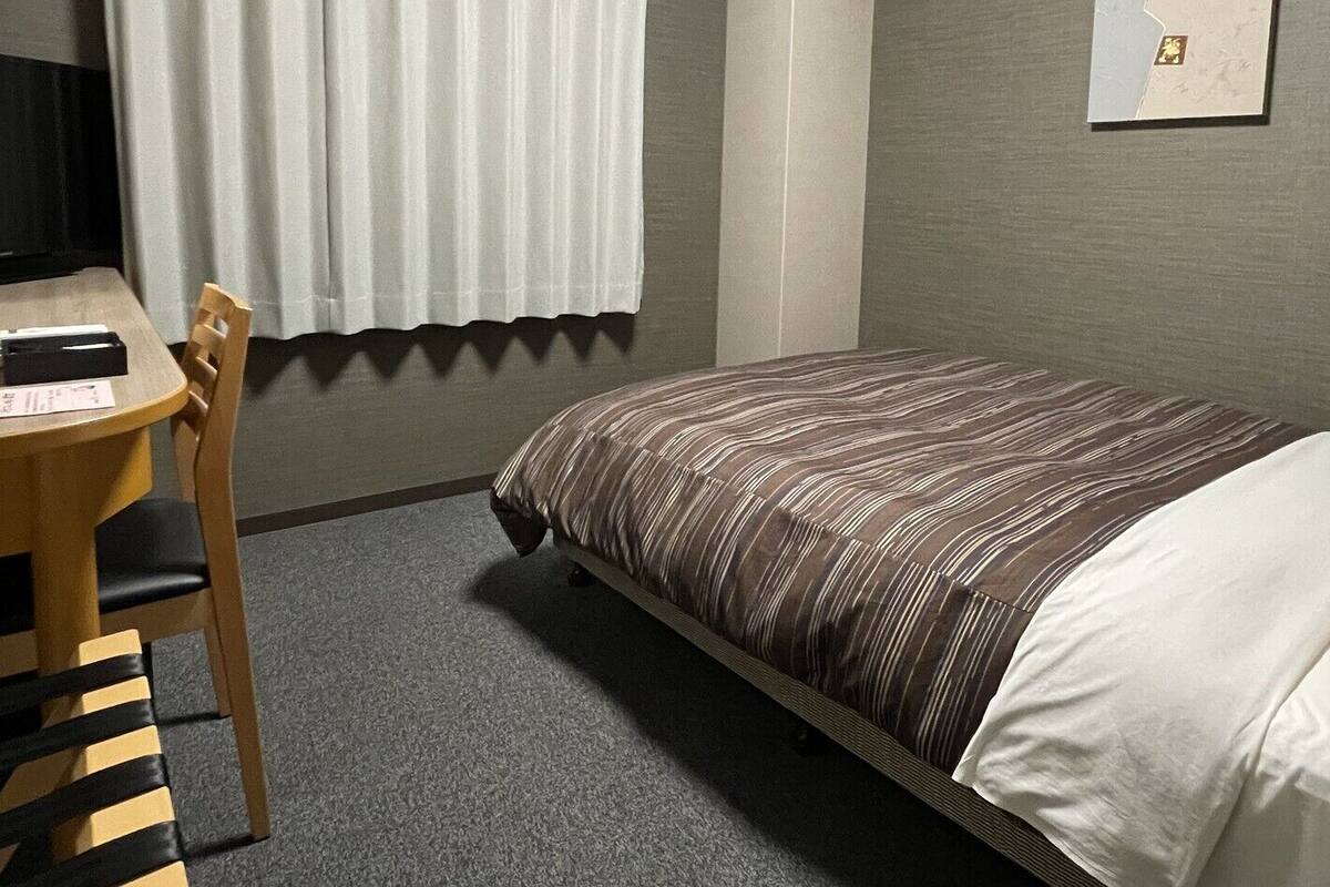 Bureau, Wi-Fi gratuit, draps fournis