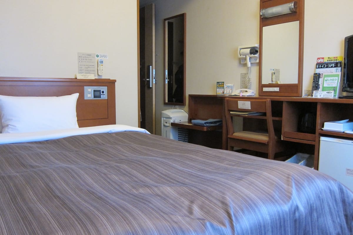 Wifi gratis y ropa de cama