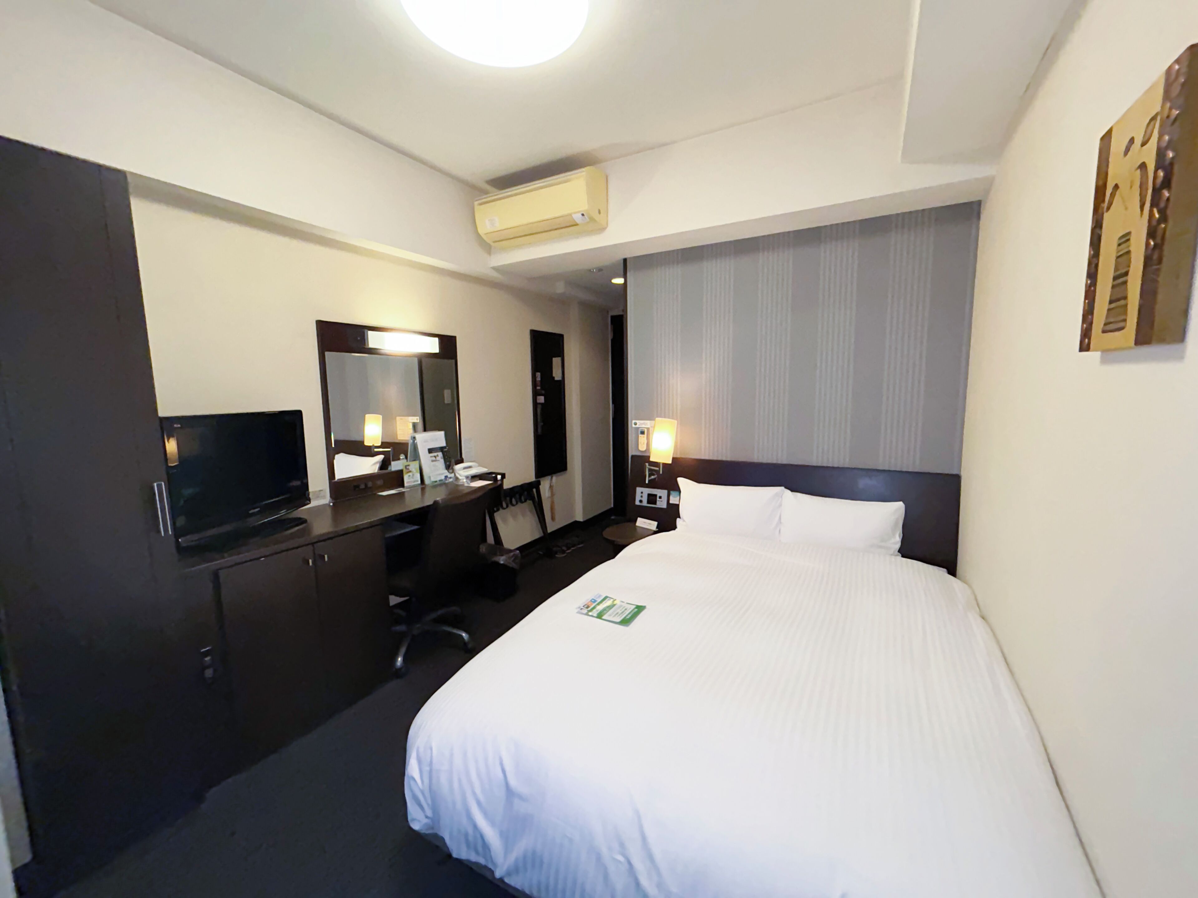 Free WiFi, bed sheets