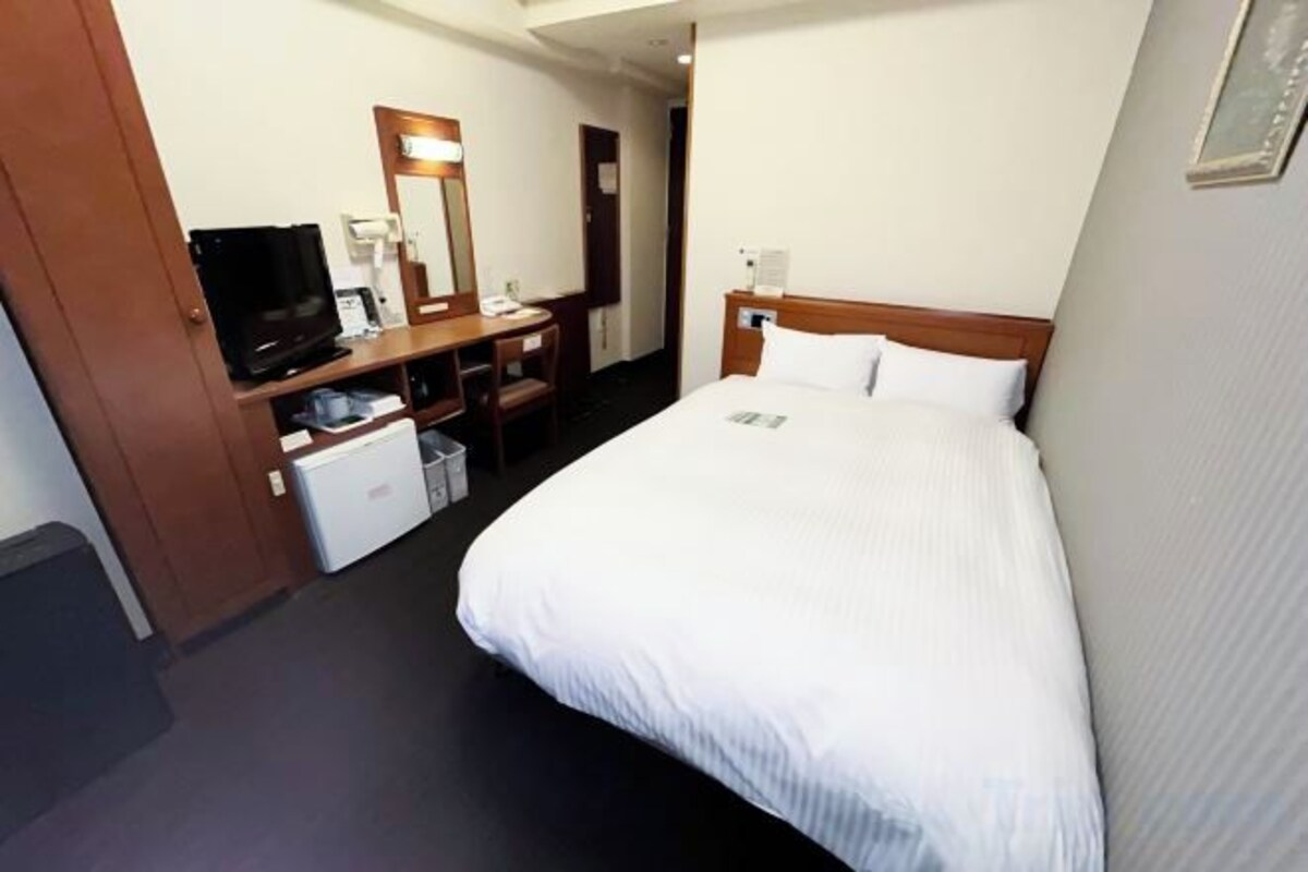 WiFi (free), bed sheets