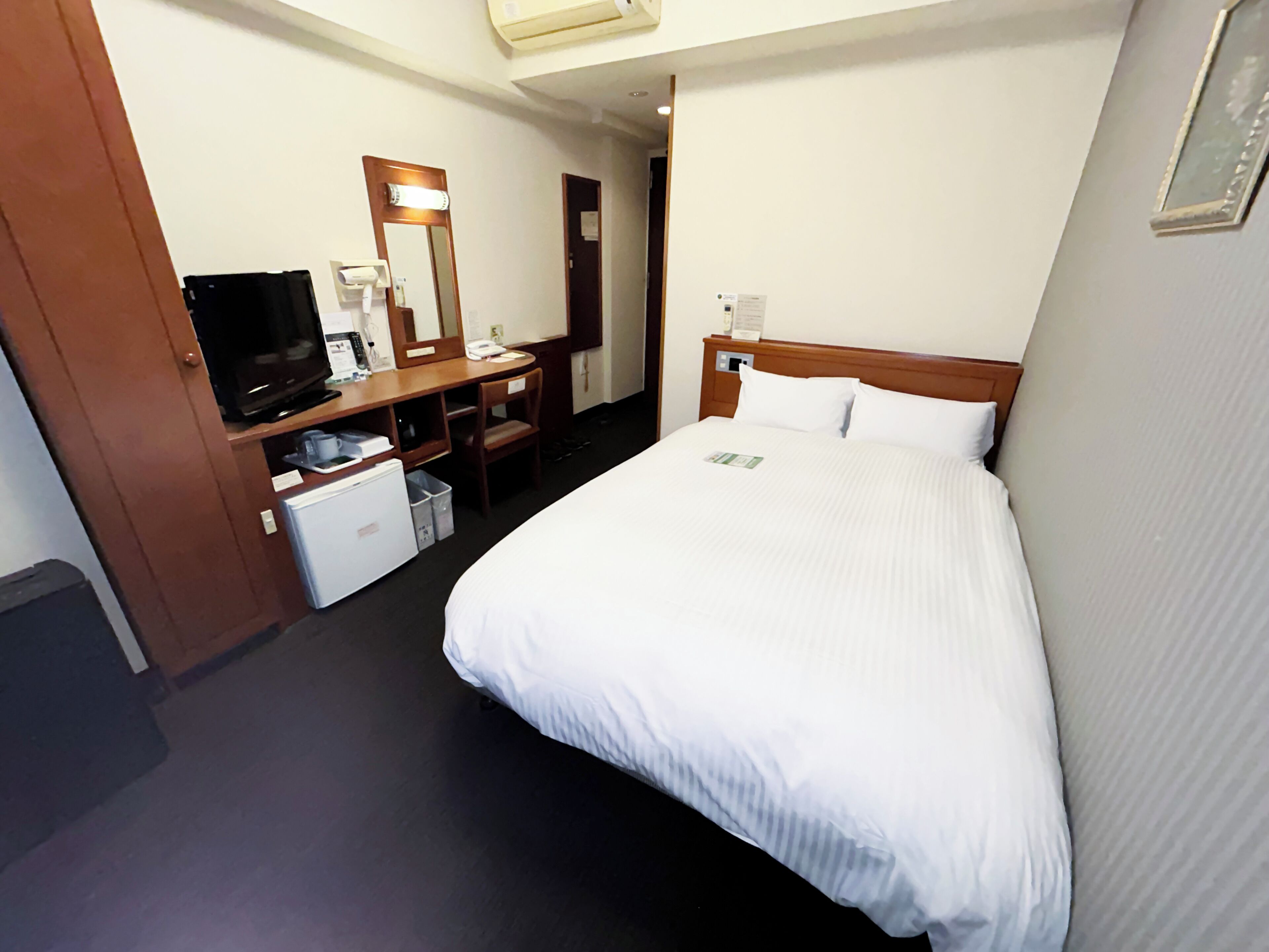 Semidouble Room, Smoking Heated Tobacco Only | Free WiFi, bed sheets