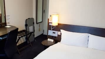 Een bureau, gratis wifi, beddengoed