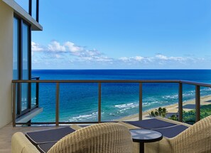 ملاءات من القطن المصري وأغطية فراش متميزة وألحفة محشوة بالريش وميني بار