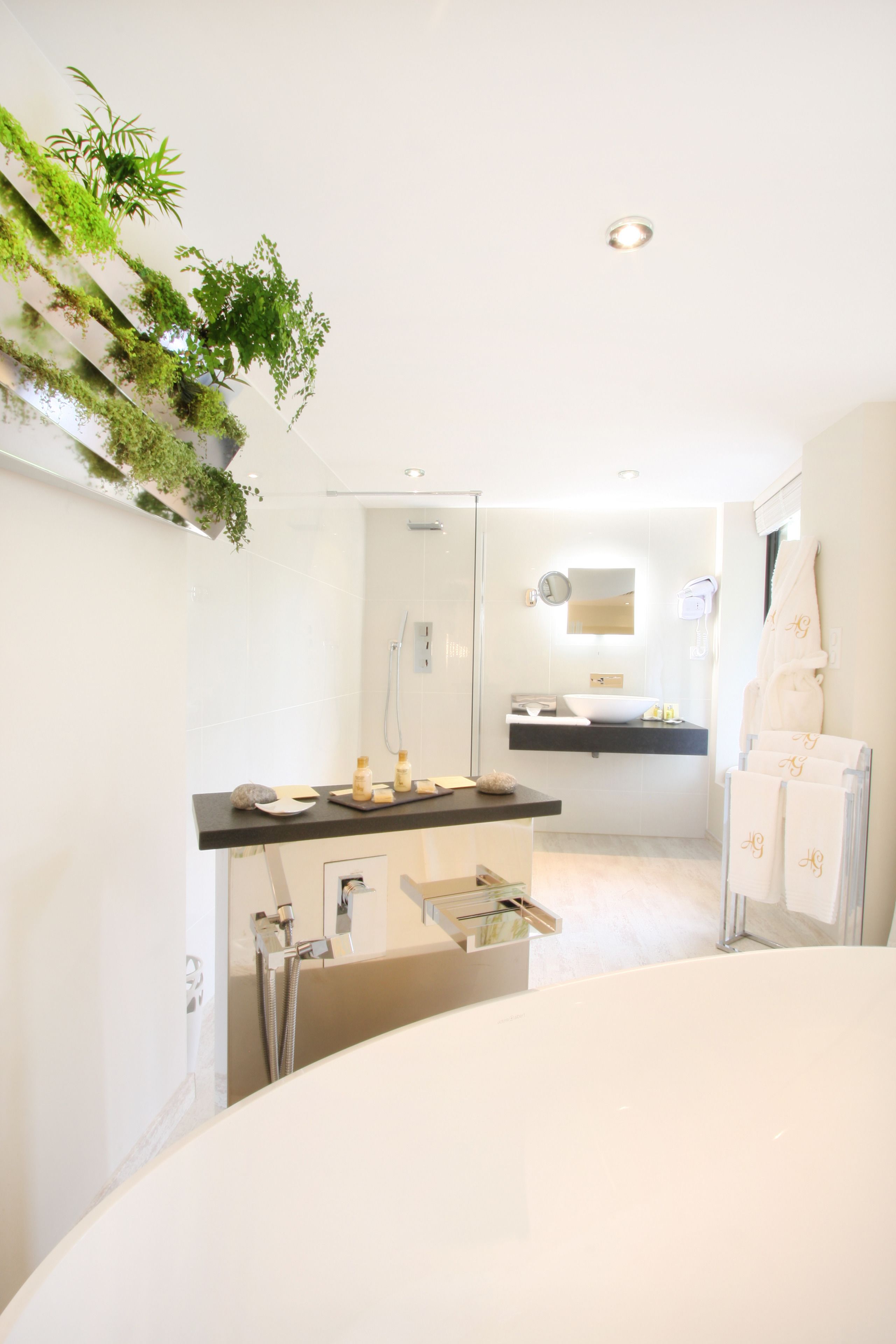Suite, 1 Queen Bed, Terrace | Bathroom | Designer toiletries, hair dryer, bathrobes, slippers