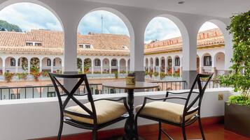 Zimmer, 1 King-Bett, Nichtraucher, Blick auf den Innenhof (Terrace)