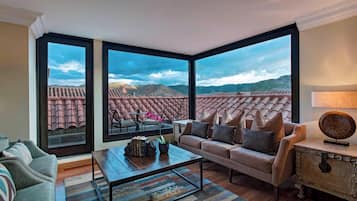 Suite, 1 trÚs grand lit, non-fumeur, vue montagne | Salle de séjour