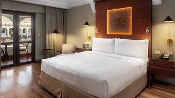 Zimmer, 1 King-Bett, Nichtraucher, Blick auf den Innenhof (Terrace) | 1 Schlafzimmer, Betten mit Memory-Foam-Matratzen, Zimmersafe