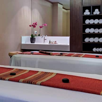 Couples treatment rooms, body treatments, aromatherapy, body wraps