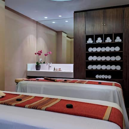 Couples treatment rooms, body treatments, aromatherapy, body wraps