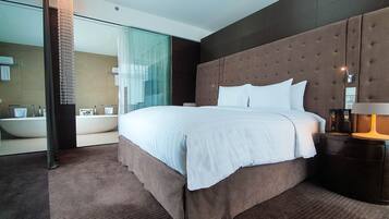 Phòng Suite Executive, 1 giường cỡ king | Bộ đồ giường cao cấp, chăn bông, minibar, két bảo mật tại phòng