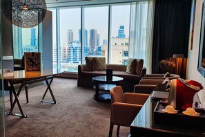 เครื่องนอนระดับพรีเมียม, ผ้านวมขนเป็ด, มินิบาร์, ตู้นิรภัยในห้องพัก