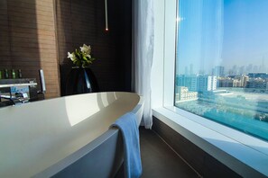 เรนชาวเวอร์, ของใช้ในห้องน้ำเป็นมิตรต่อสิ่งแวดล้อม, ไดร์เป่าผม