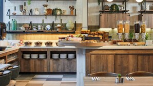A modern kitchen with wooden cabinets, a central island, and various kitchen utensils and appliances. - Residence Inn by Marriott Edinburgh (Edinburgh)